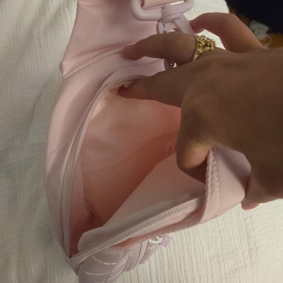 Reebok crossbody bag in berry baby pink - Picture 4 of 5